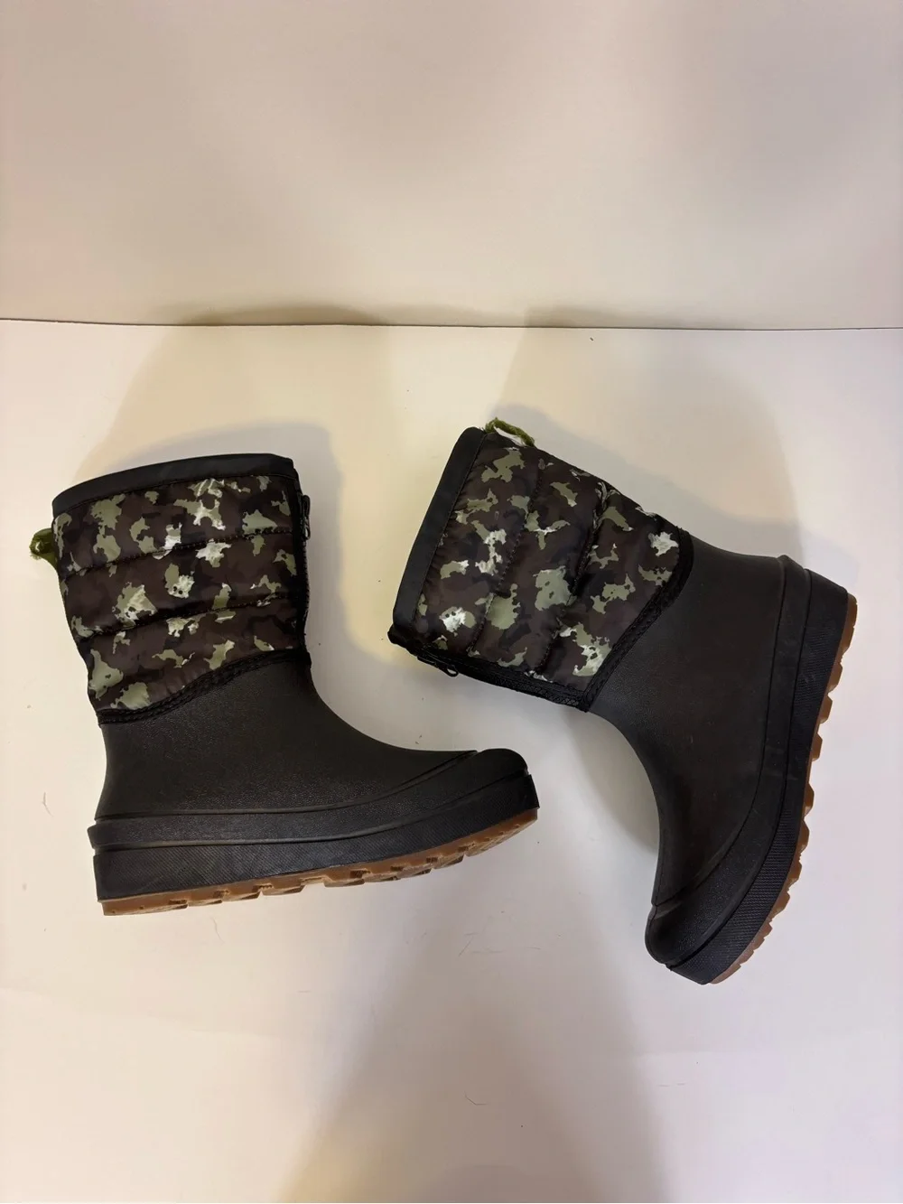 Bogs Kids Black and Olive Camo Insulated Winter Waterproof Boots Youth 4